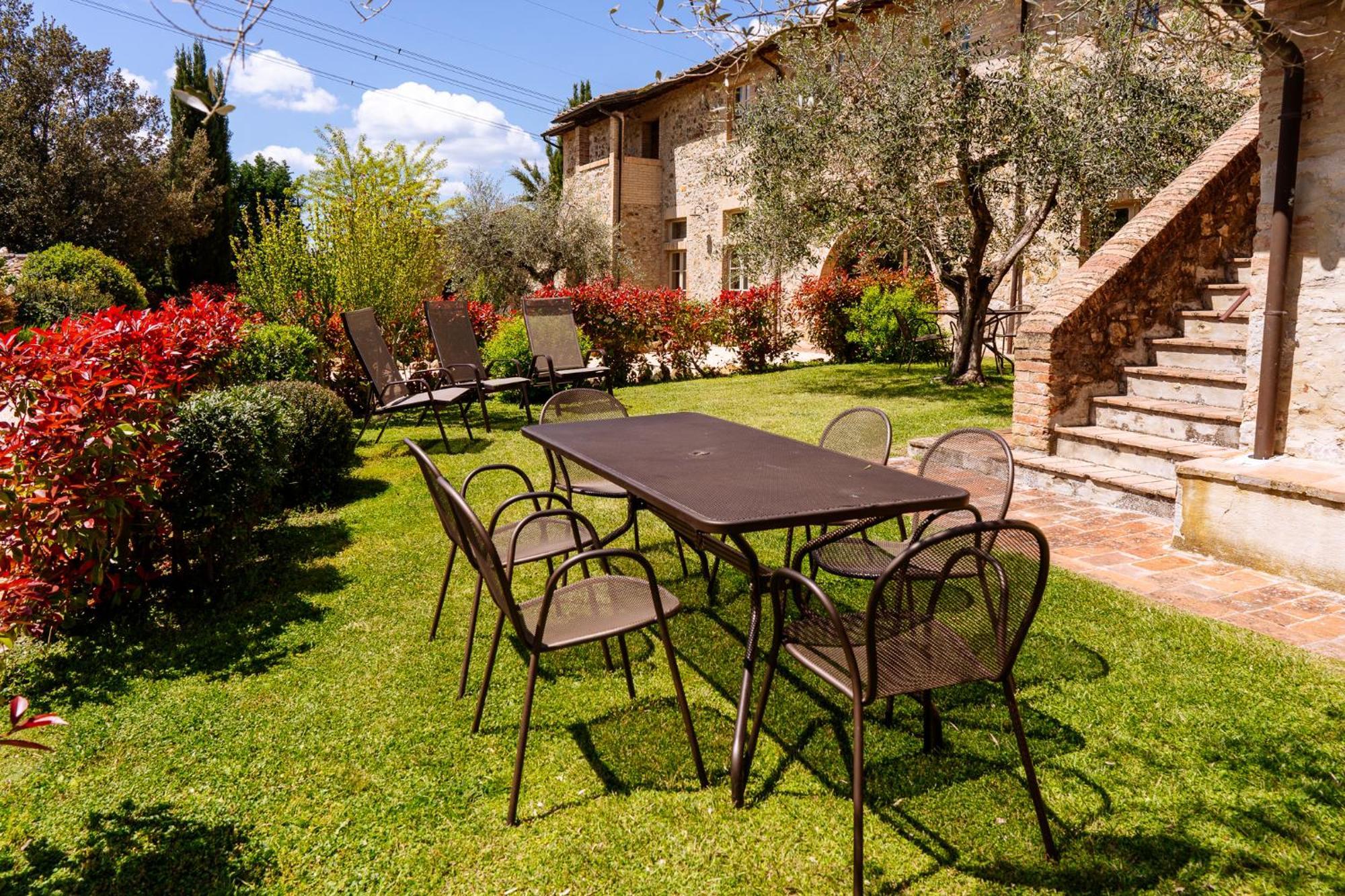 Villa Le Beringhe - Wine Pool & Relax Colle Val D'Elsa Exterior photo