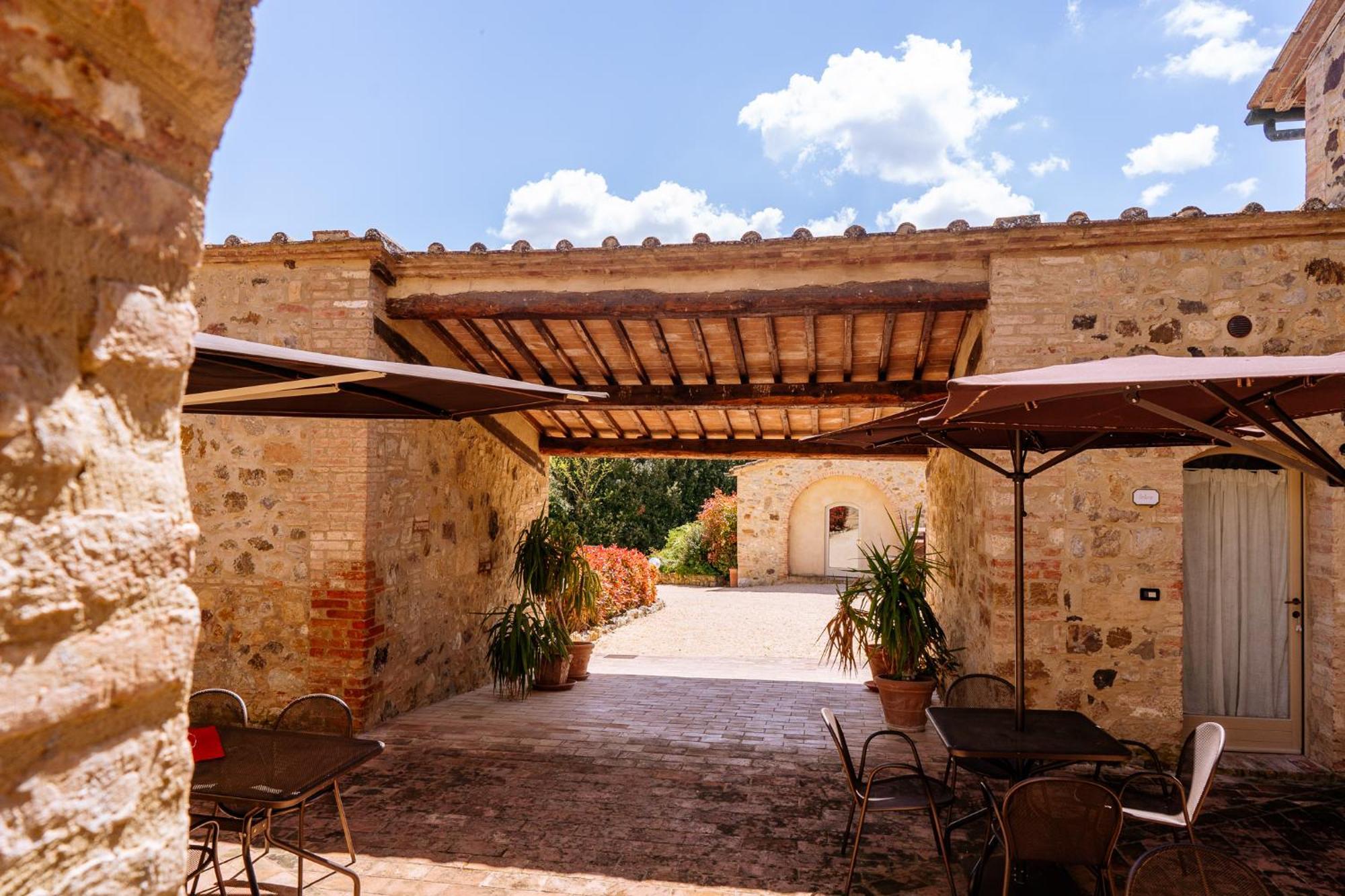 Villa Le Beringhe - Wine Pool & Relax Colle Val D'Elsa Exterior photo